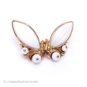 Trifari トリファリ ガラスの花イヤリング