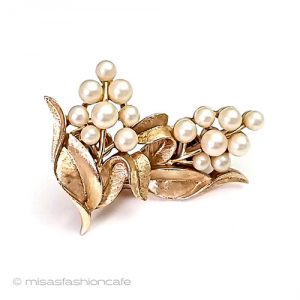 Trifari トリファリ パール花イヤリング