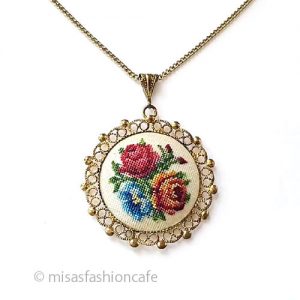 ヴィンテージジュエリー 薔薇の花プチポアン刺繍