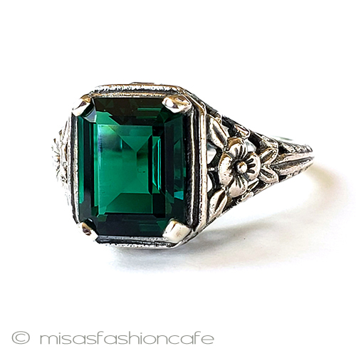 エメラルド　銀製お花 スターリング刻印リング 3/4 view