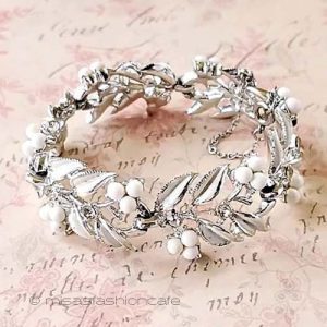 ヴィンテージジュエリー Coro 木の実ベリー