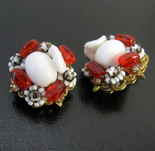 Robert ロバート 小花イヤリング front view