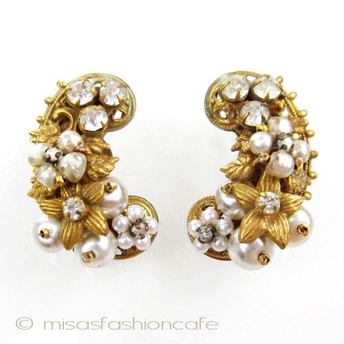 Robert刻印 イヤリング バロックパールの花 front view