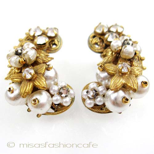 Robert刻印 イヤリング バロックパールの花 inverted view