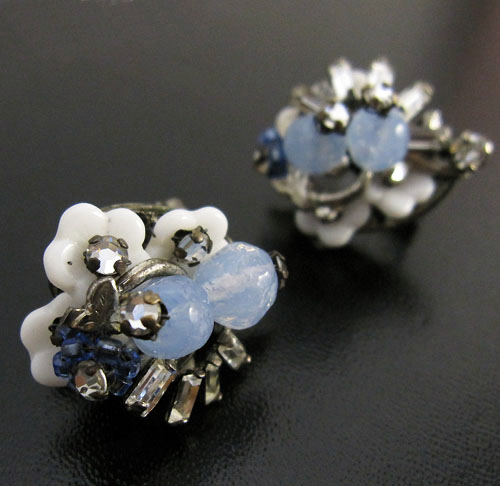 Robert お花イヤリング 3/4 view