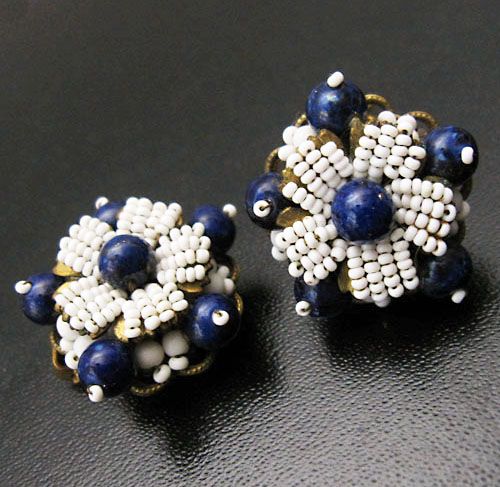 Robertお花イヤリング front view