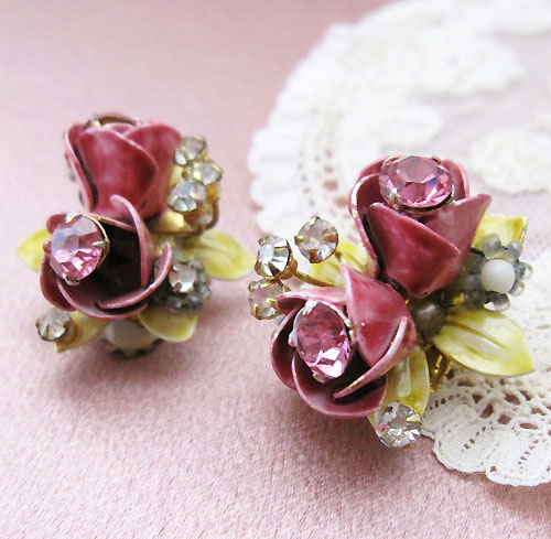 Robertお花イヤリング detail view