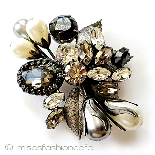 ヴィンテージアクセサリー Regency　パールRSの花