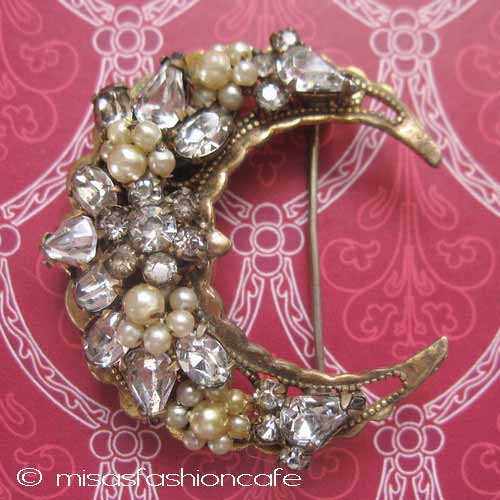 Original By Robert お花三日月　ブローチ detail view