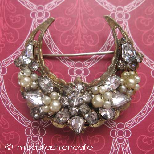 Original By Robert お花三日月　ブローチ detail view