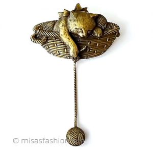 ヴィンテージアクセサリー ねこ＆揺れる毛糸ブローチ