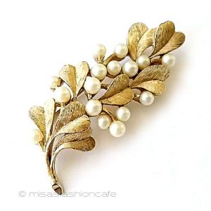 Trifari  トリファリ パール金葉ブローチ
