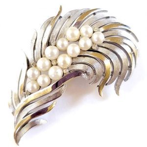 Trifari  トリファリ パール羽 ブローチ