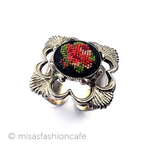 アンティークリング指輪 プチポアン刺繍ローズ花 3/4 view left