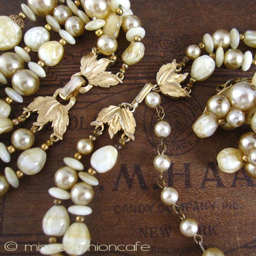 Trifari　 トリファリ刻印 パール＆ガラス３点セット closeup view