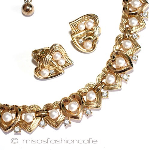 Trifari　 トリファリ パールオープンハート closeup view