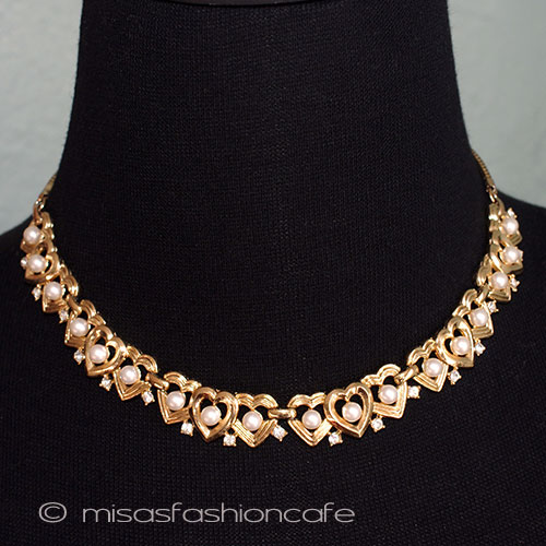 Trifari　 トリファリ パールオープンハート on torso display