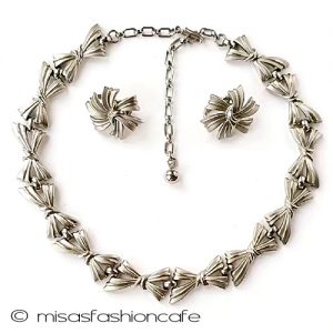 ヴィンテージジュエリー トリファリ　銀リボン