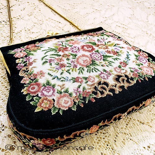 ヴィンテージ　バッグ 総刺繍お花プチポア 3/4 view