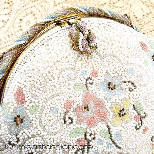 ヴィンテージ　バッグ　 フランス製ビーズ総刺繍 closeup view of clasp detail