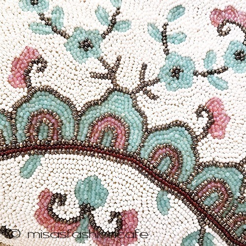 ヴィンテージ刺繍バッグ ベルギー製Saks5thAve closeup of detail
