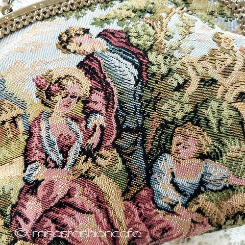 アンティークバッグ タペストリー　刺繍 closeup view of details