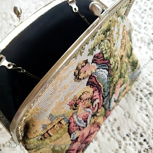 アンティークバッグ タペストリー　刺繍 inside bag view