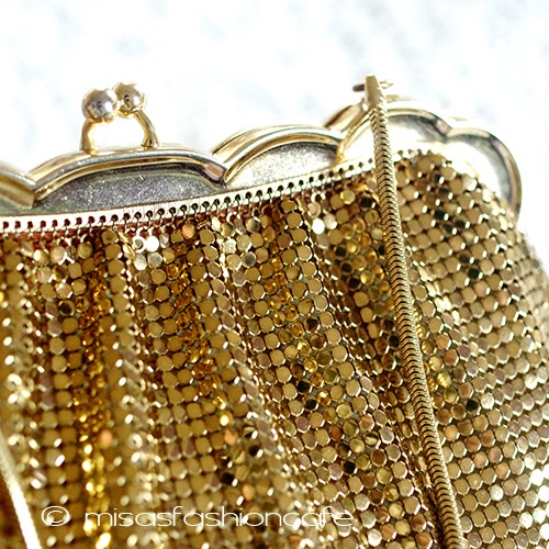 ビンテージバッグ Whiting & Davis closeup of clasp detail