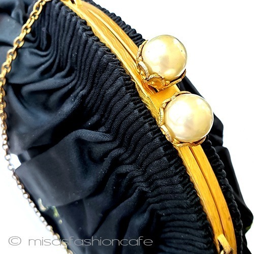 アンティークバッグ　仏製 お花刺繍とパール金具 view of clasp