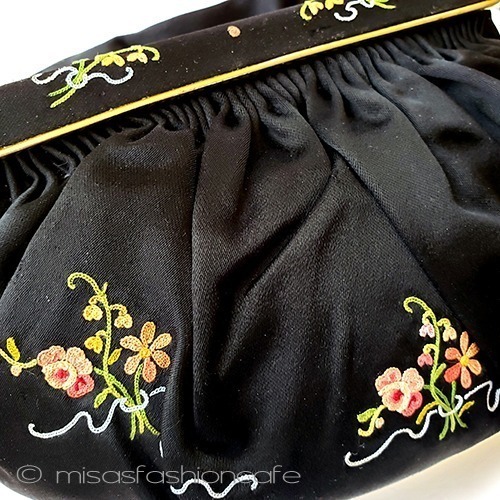 ヴィンテージバッグ　仏製 フラワーブーケ・花刺繍 closeup view of details
