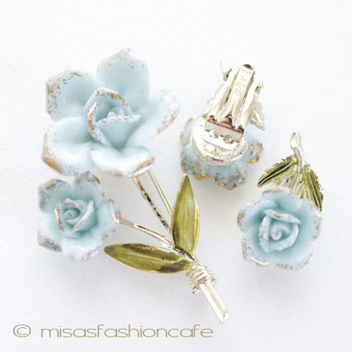 ＣＯＲＯ　セット ポーセリン　ローズ on shite background