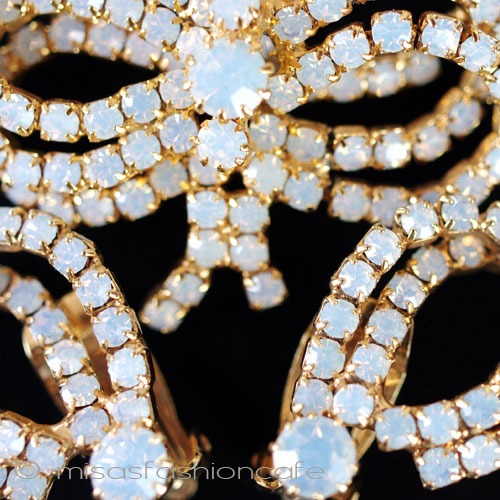 ヴィンテージアクセサリー クリスタルのリボン closeup view