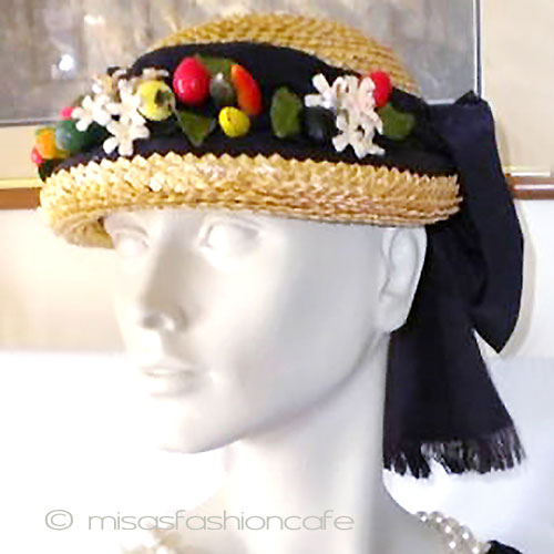 ヴィンテージ　ハット フルーツ＆リボン大 3/4 view on mannequin