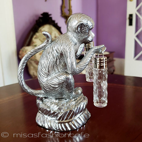 猿・サルの調味料入れ 塩コショウ・ガラス瓶 detail view side